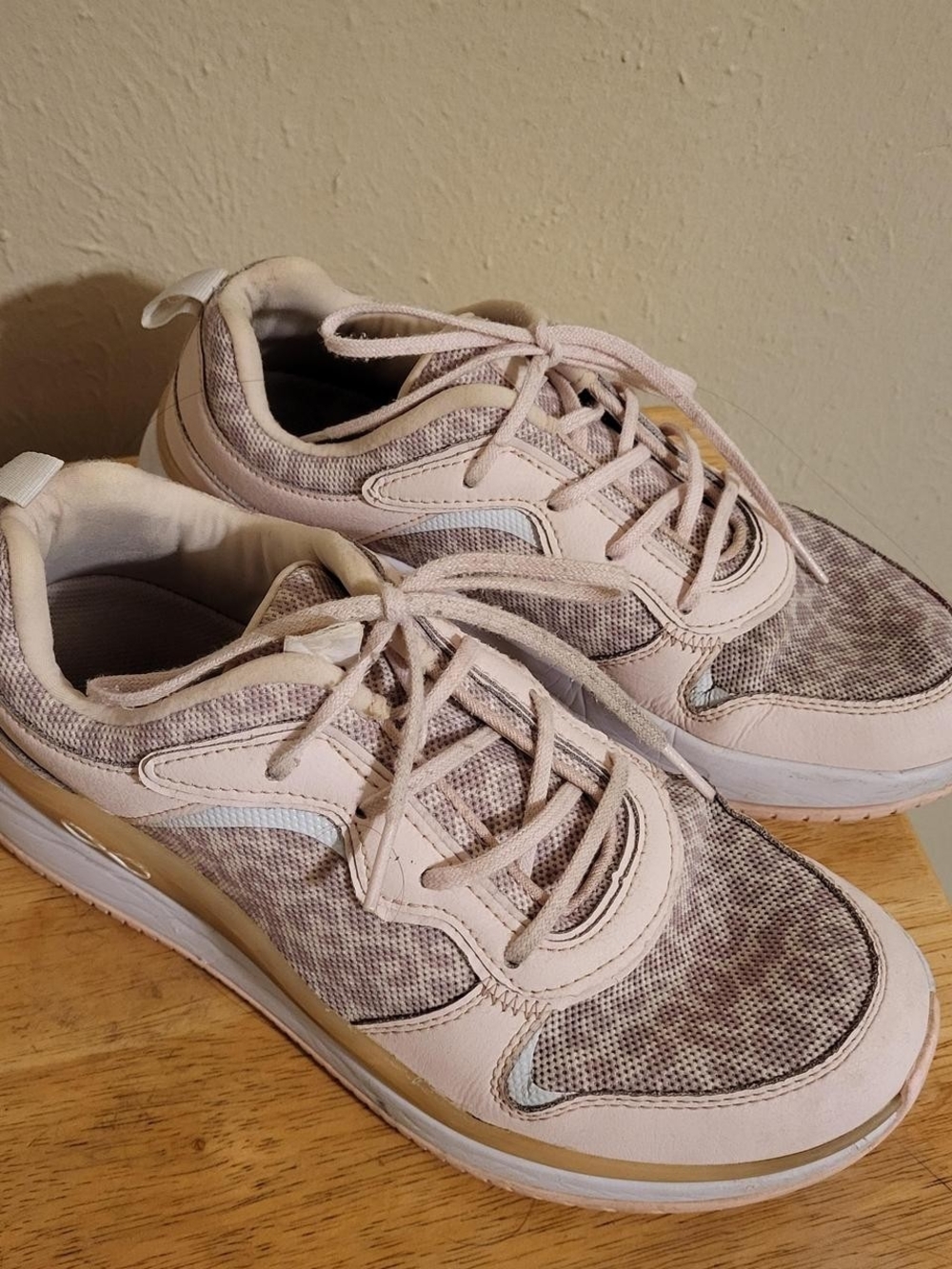 Women's Casual Lace-Up Sneakers in Light Pink